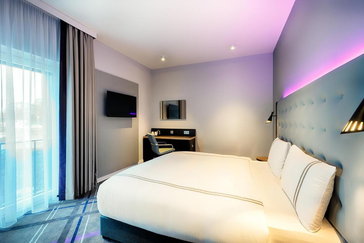 Premier Inn Regensburg City Centre Exterior photo